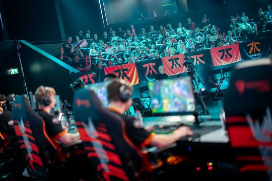 舆论下保持 舆论下保持