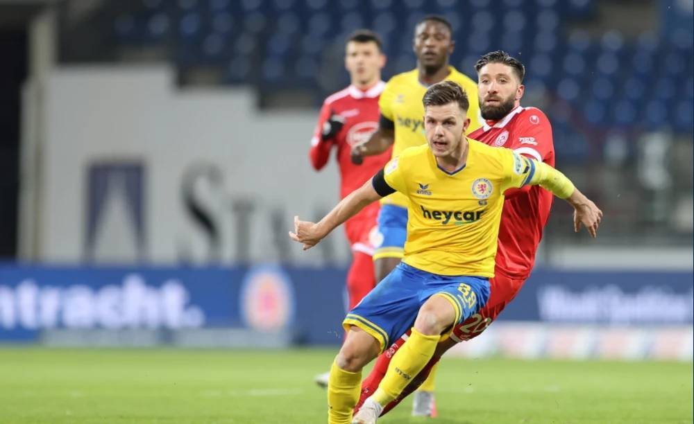 一直以严格 一直以严格